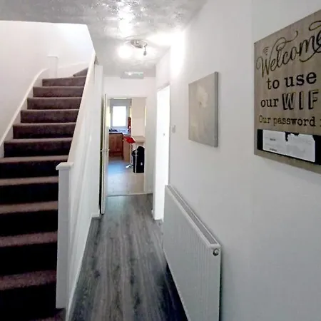 Hébergement de vacances Cozy 4 Bedroom House In Smethwick With 4 Bathrooms Perfect For Contractors And Families Birmingham